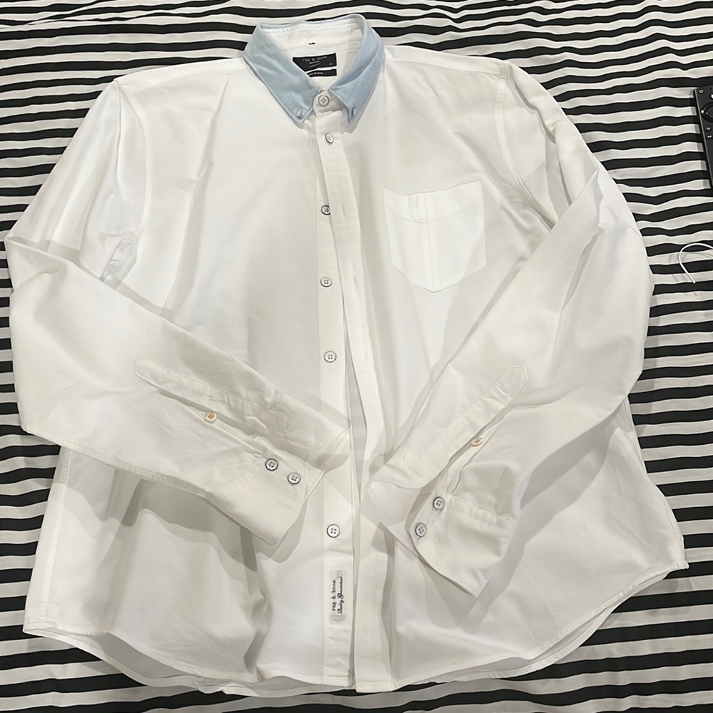 Men’s Rag and Bone white Oxford with chambray collar.  Size XL slim fit.